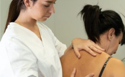 Maladie de Parkinson : comment l’ostéopathie peut vous accompagner