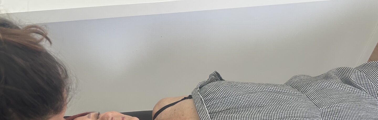 Douleurs cervicales du senior : soulager naturellement grâce à l’ostéopathie à Annecy.