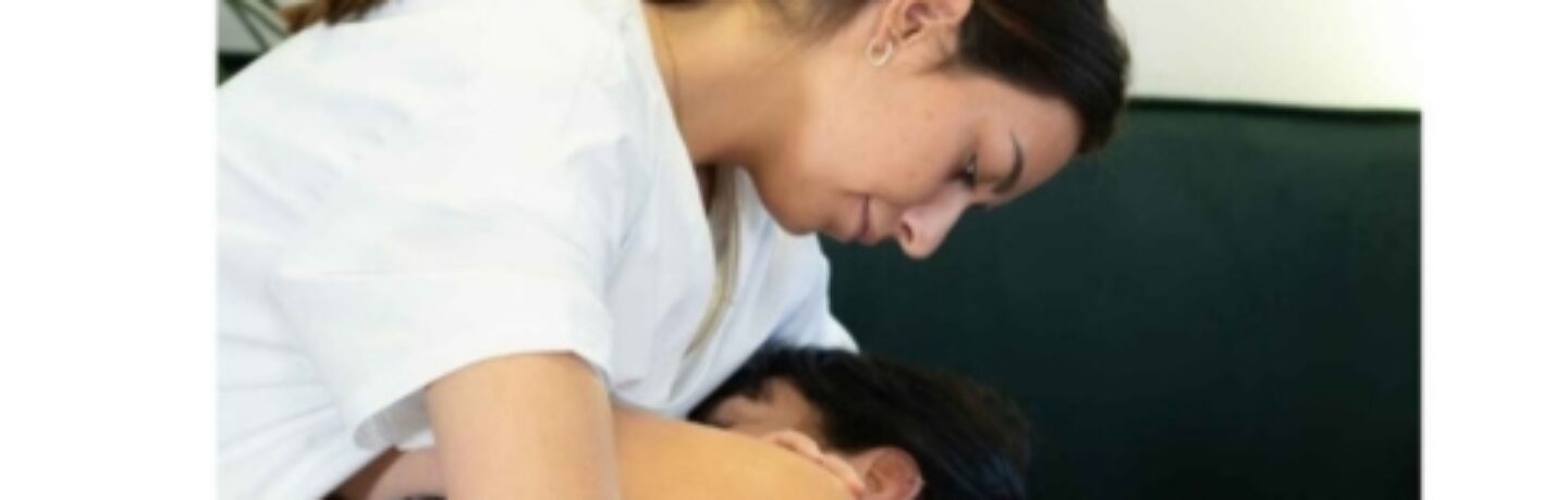 Soulager les Douleurs Articulaires des Seniors par des Soins Naturels et Personnalisés