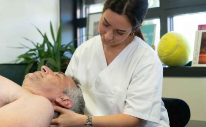 Douleur cervicale, torticolis à annecy : l’ostéopathie pour soulager les douleurs ?
